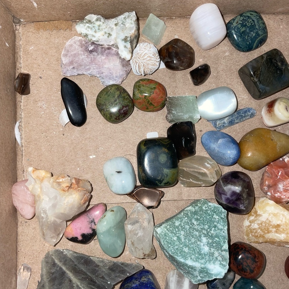 Bundle of 10 Random Mixed Tumbled Gemstone Lot - Assorted Colors - Picture 3 of 10